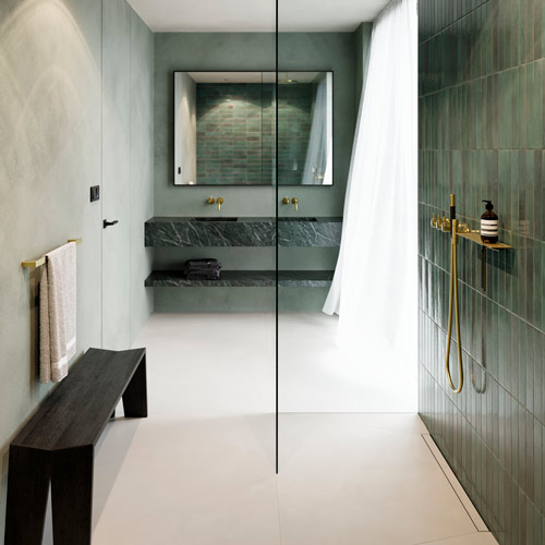 08_unidrain_HL_Custom_reframe-soap-shelf_wiper_towel-bar_brass_green